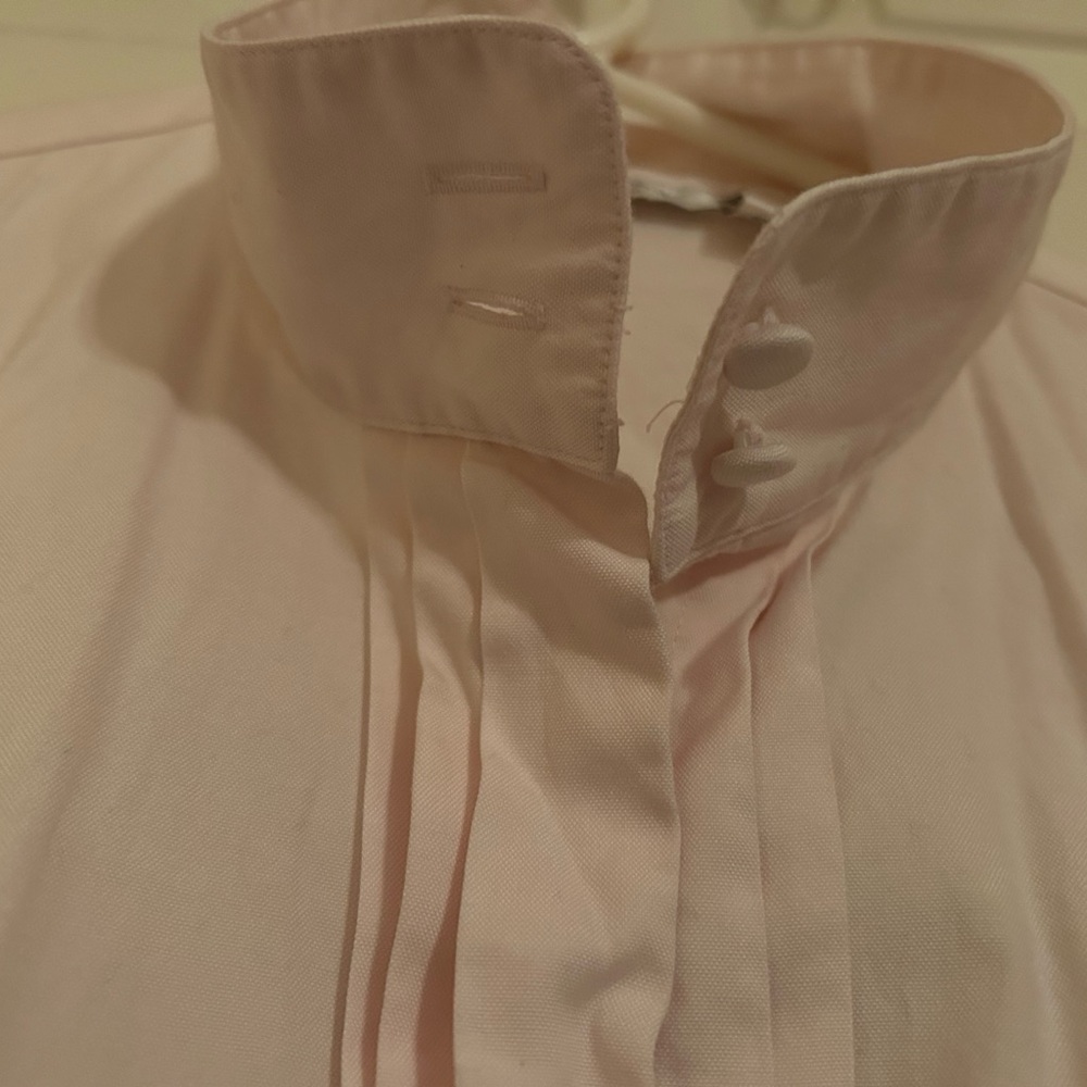 Cotton, button down, pleated shirt.
